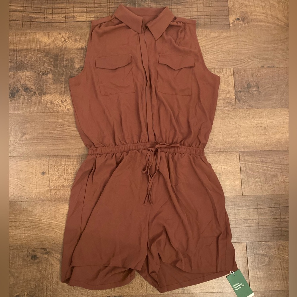 HALARA Sleeveless Collared Romper in Rust